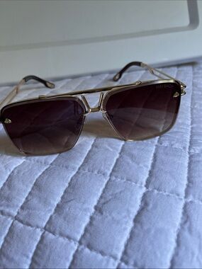 Men’s Gold Frame Sunglasses with Gradient Brown Lenses